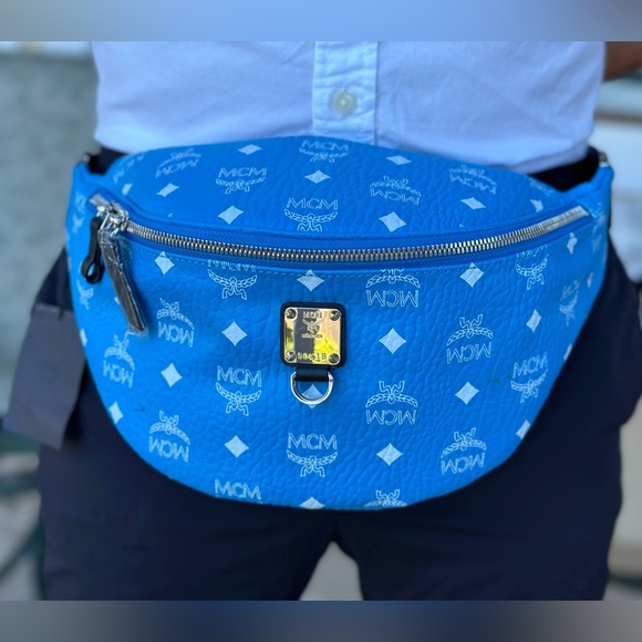 Authentic MCM cogniac belt bag with adjustable belt - Picture 3 of 15